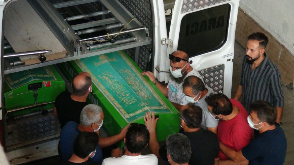 'Kazara vuruldu' denilen Elif toprağa verildi, 3 şüpheli adliyede
