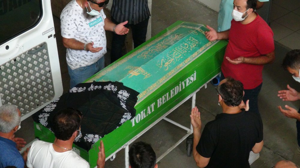 'Kazara vuruldu' denilen Elif toprağa verildi, 3 şüpheli adliyede