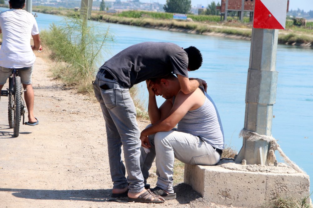 Sulama kanalına giren genç kayboldu, ağabeyi gözyaşı döktü