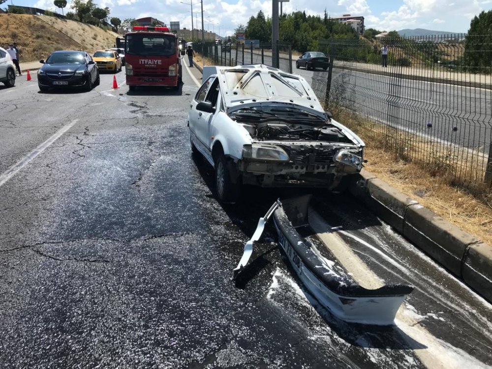 Taksi ile otomobil kafa kafaya çarpıştı