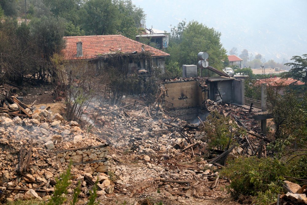 YANGINI ANLATIRKEN AĞLAYAN MUHTAR: KOZALAKLAR EL BOMBASI GİBİ PATLADI