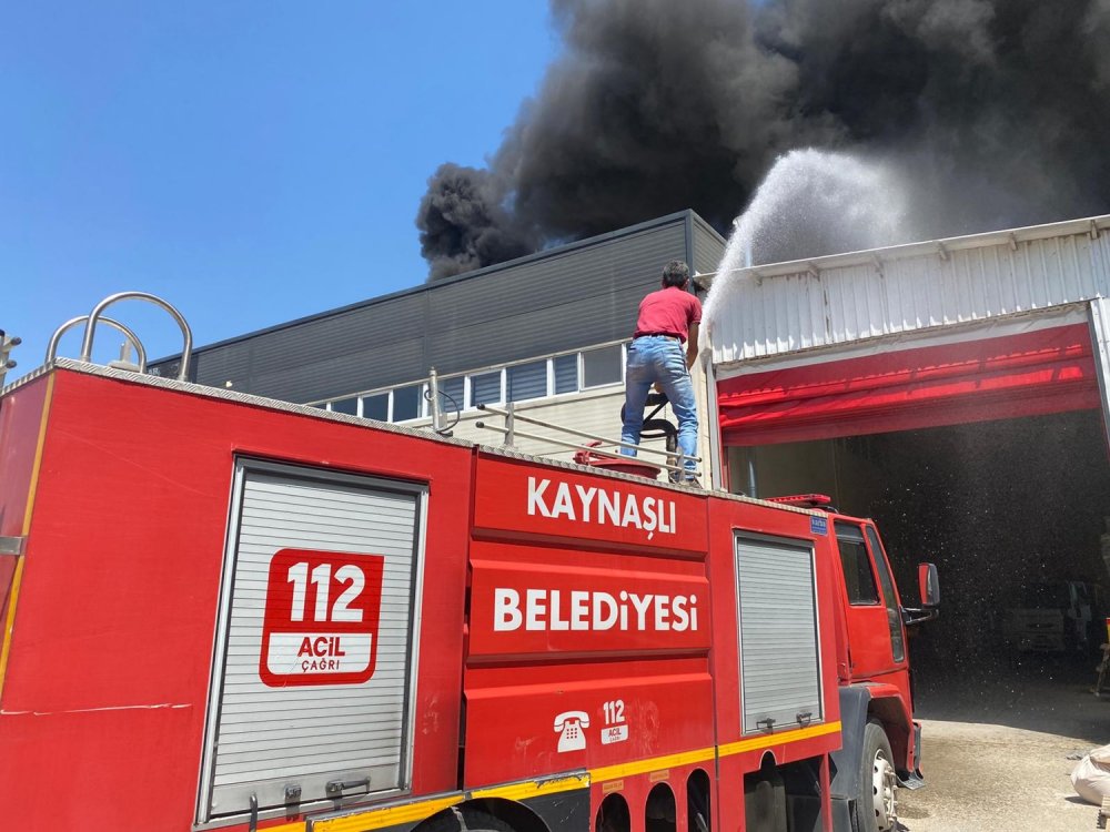 Düzce'de çerez fabrikasında yangın