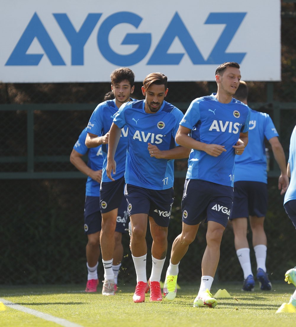 Fenerbahçe'de yeni sezon hazırlıkları devam ediyor