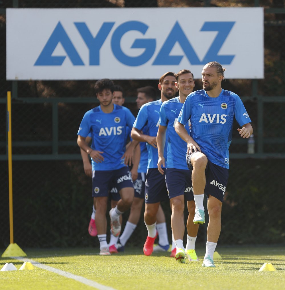 Fenerbahçe'de yeni sezon hazırlıkları devam ediyor