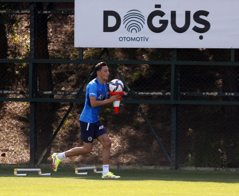 Fenerbahçe'de yeni sezon hazırlıkları devam ediyor