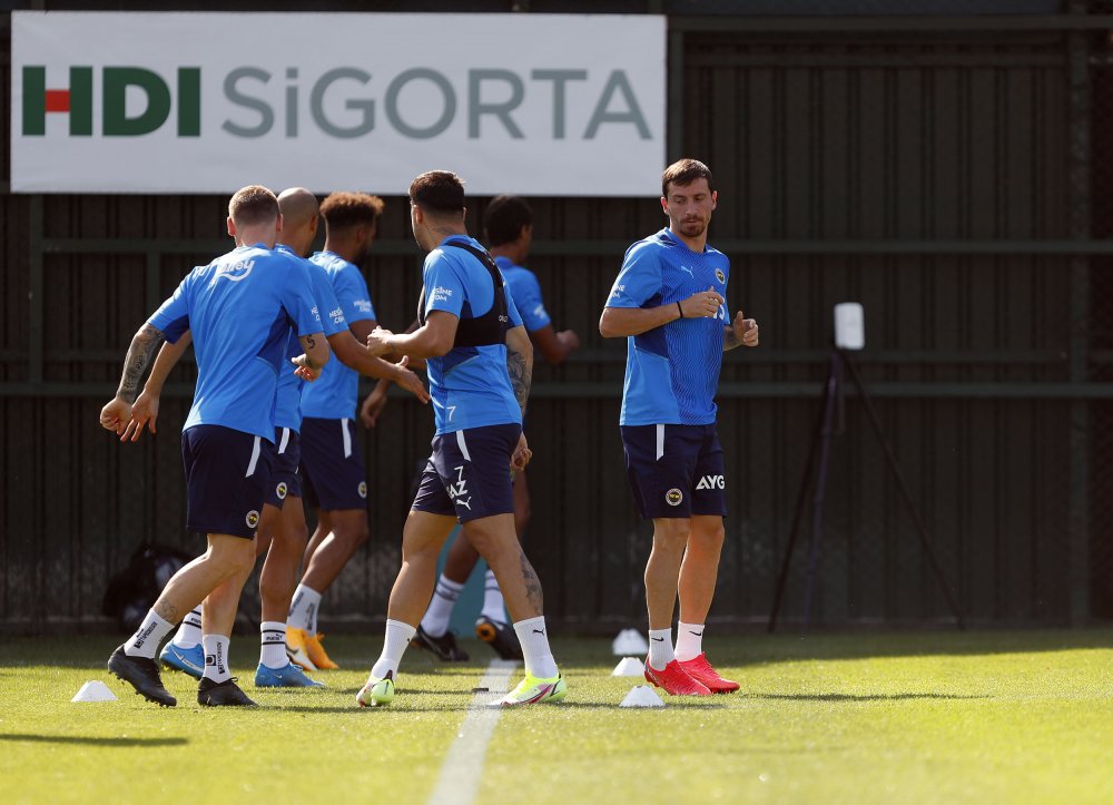 Fenerbahçe'de yeni sezon hazırlıkları devam ediyor