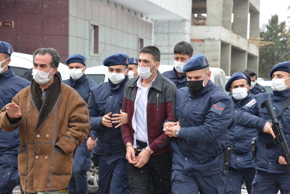 Ailesini evin kirli olması nedeniyle katletmiş