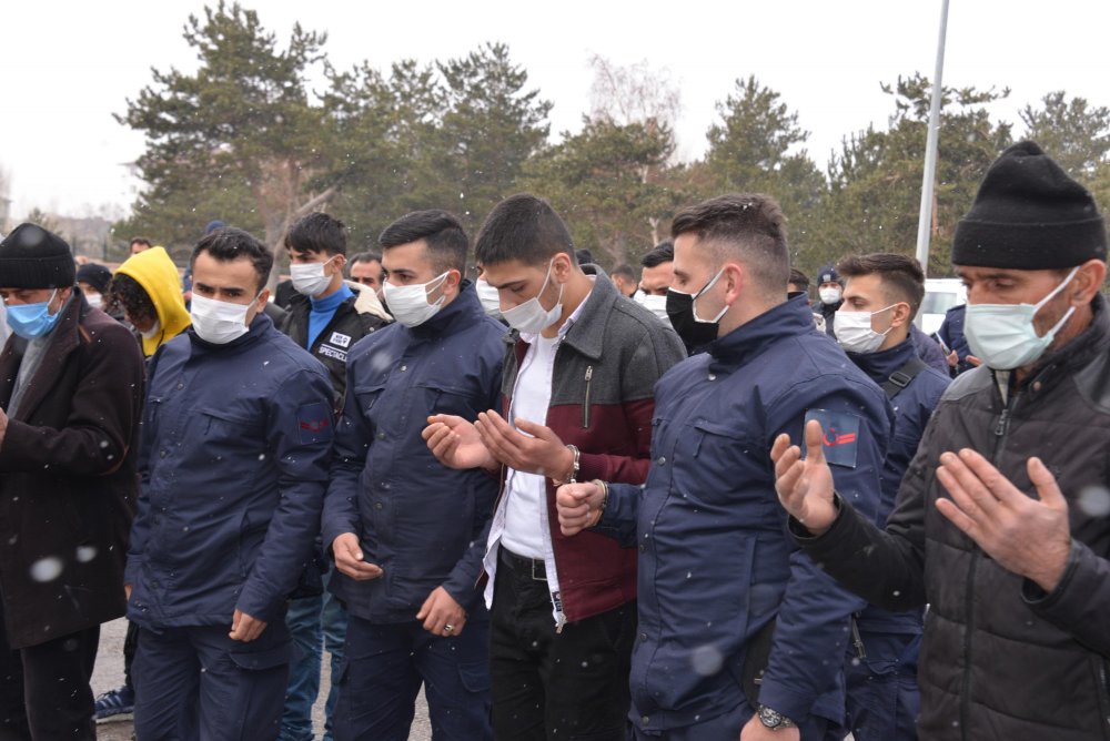 Ailesini evin kirli olması nedeniyle katletmiş