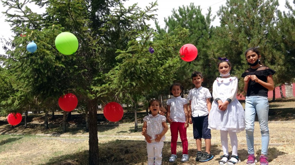 Çocuklar orman yangınlarına dikkat çekmek yaptılar