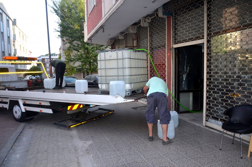 Avcılar'da sahte içki operasyonu; bina sakinlerini 'deterjan üretiyoruz' diyerek kandırdılar