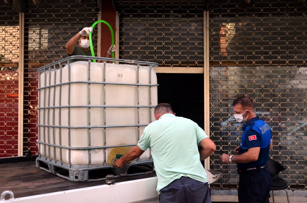 Avcılar'da sahte içki operasyonu; bina sakinlerini 'deterjan üretiyoruz' diyerek kandırdılar