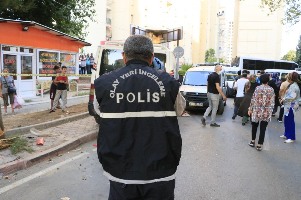 Baba ile oğlu hastane otoparkında silahlı saldırıya uğradı