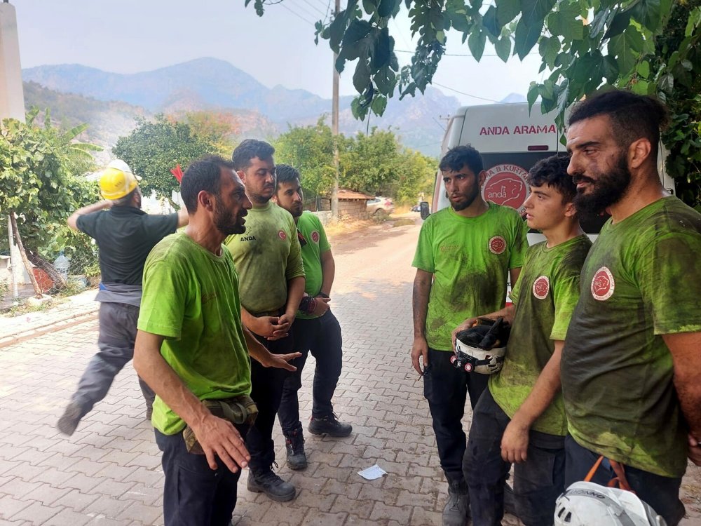 Babasını toprağa verdi, söndürme çalışmaları için Marmaris'e koştu