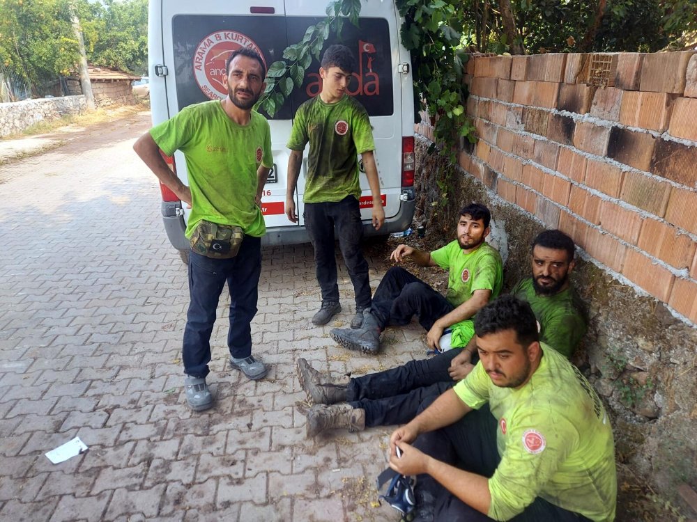 Babasını toprağa verdi, söndürme çalışmaları için Marmaris'e koştu