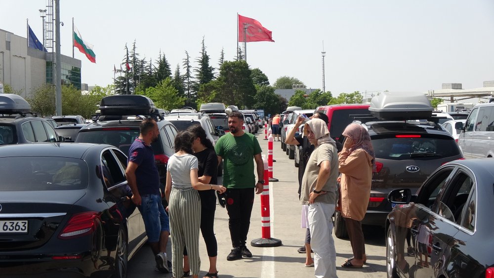 Yangında otellerinden tahliye edilen gurbetçiler buruk şekilde dönüşe geçti