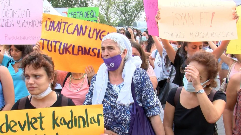 Kadıköy'de kadınlardan kadın cinayetleri eylemi