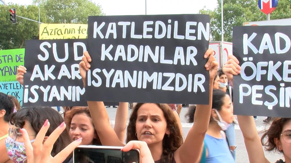 Kadıköy'de kadınlardan kadın cinayetleri eylemi