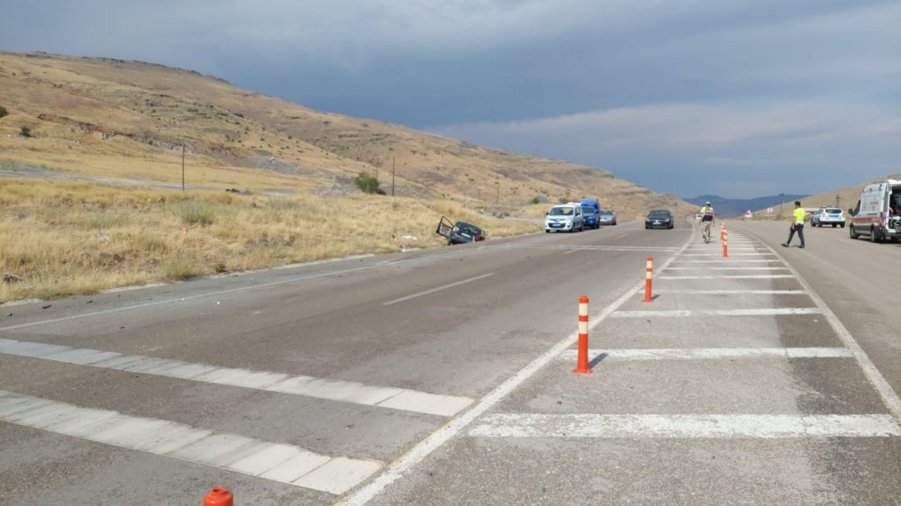 Şarampole devrilen otomobildeki polis memuru hayatını kaybetti, eşi ve 2 çocuğu yaralandı