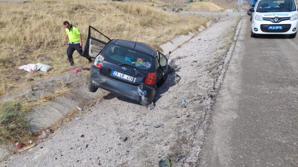 Şarampole devrilen otomobildeki polis memuru hayatını kaybetti, eşi ve 2 çocuğu yaralandı