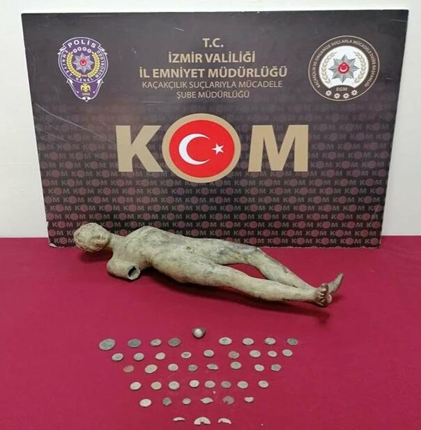 İzmir'de 2 milyon liralık kaçak ürün ele geçirildi