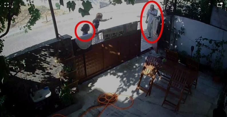 Komşuya yumruklu saldırı kamerada