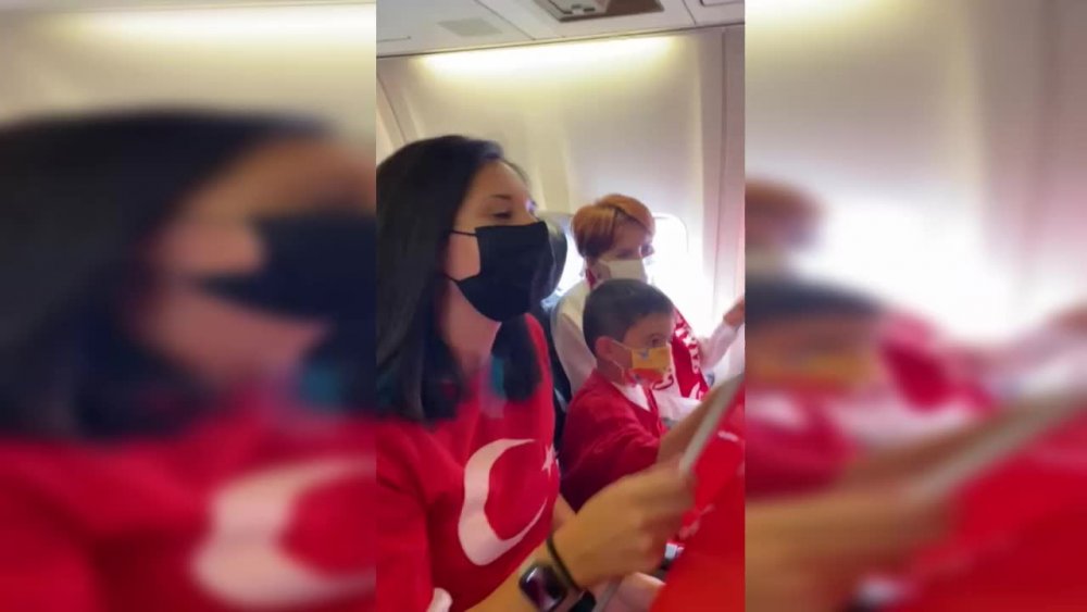 Meral AKŞENER FİLENİN SULTANLARI'NA DESTEK VERMEK İÇİN 'İZMİR MARŞI'YLA SIRBİSTAN'A UÇTU