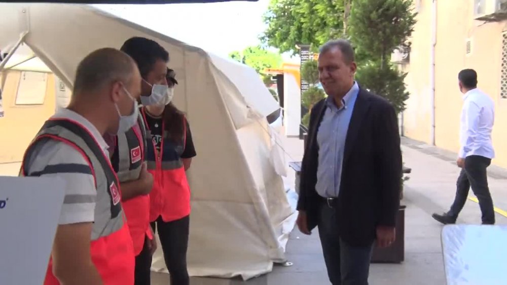 VAHAP SEÇER,İN AFAD BİLİNÇLENDİRME VE EĞİTİM STANDINI ZİYARET ETTİ