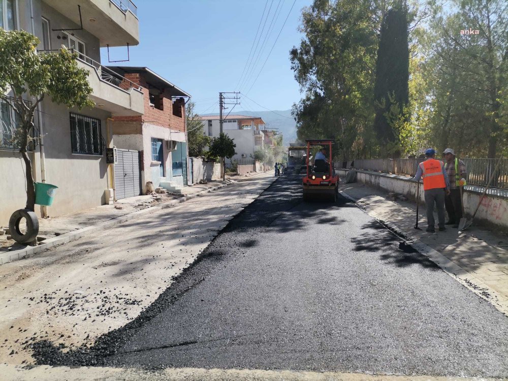 ''Vatandaşlarımızın en iyiyi hak ettiğini bilerek, yatırımlarımıza devam edeceğiz” AYDIN BÜYÜKŞEHİR BELEDİYESİ, YOL YAPIM ÇALIŞMALARINA DEVAM EDİYOR