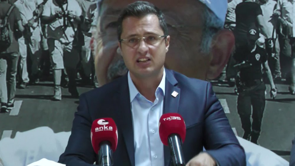 CHP İZMİR İL BAŞKANI YÜCEL: "BOŞ SENETLERE İMZA ATTIRARAK DEPREMZEDELERİ BORÇLANDIRMAK DEVLETİN YÖNETİMİ OLMAMALI"