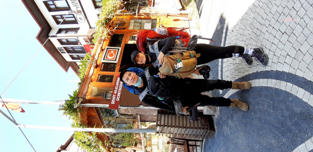 BİSİKLETLE DÜNYA TURUNA ÇIKAN İKİ ÇİNLİ GENÇ MUDURNU’DA