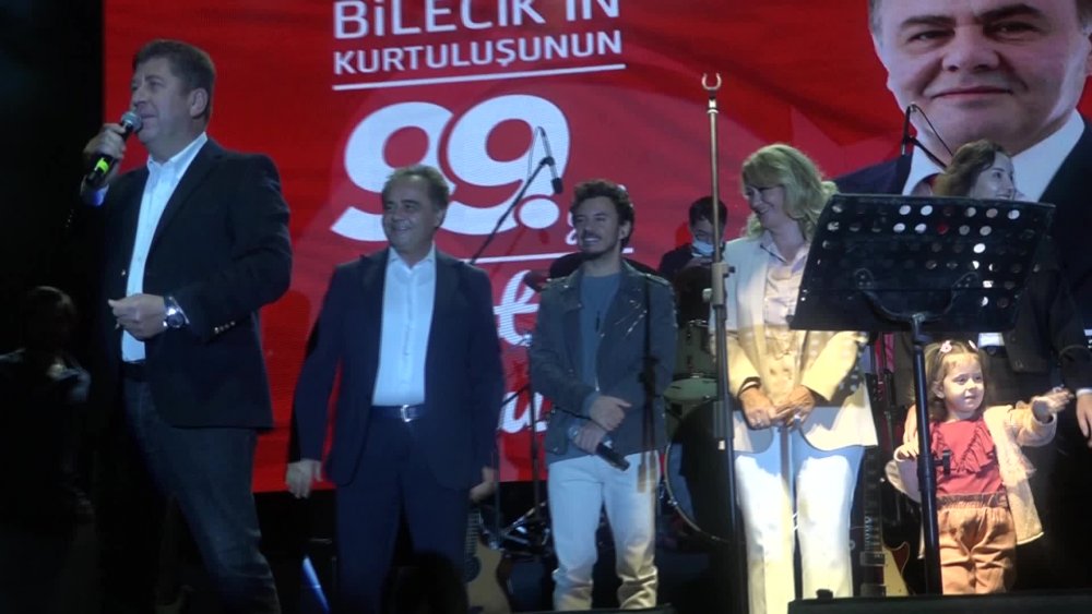 CHP'Lİ TÜZÜN: “BİZ ÇOCUKLARIMIZI, BAŞINI OKŞAMAK VE GELECEĞE HAZIRLAMAK İÇİN SAHNEYE ÇIKARIYORUZ. BAŞINA VURMAK İÇİN DEĞİL”