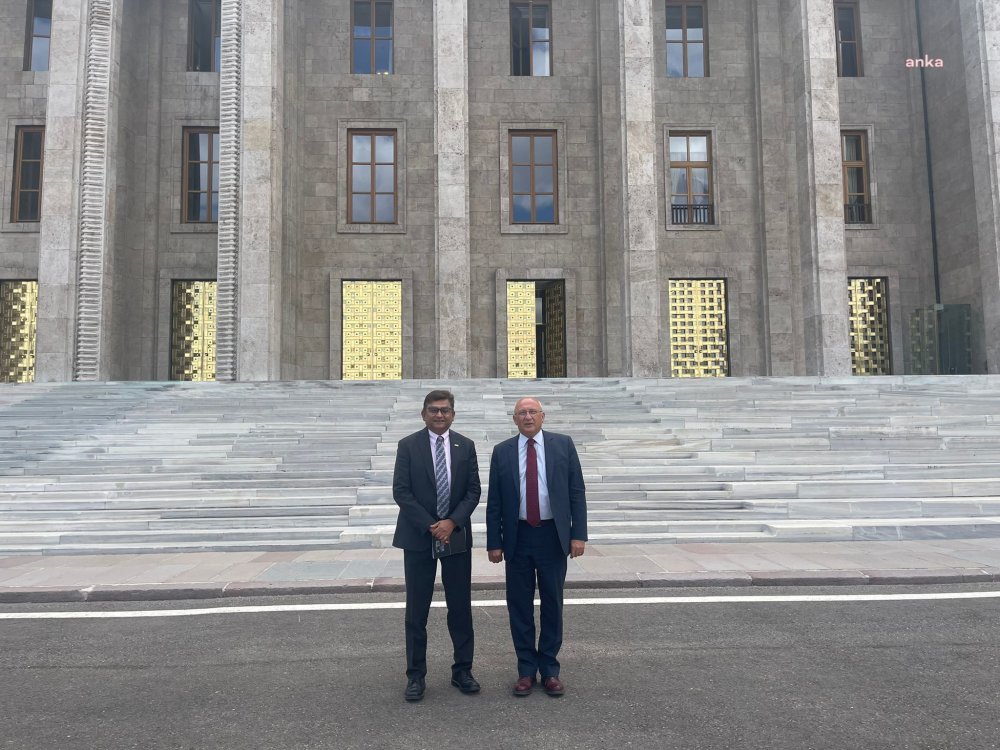 CHP'LİÇAKIRÖZER SMA İLACI ÜRETİCİSİ FİRMA İLE GÖRÜŞTÜ: "SAĞLIK BAKANLIĞI İLE İLACIN ÜRETİCİSİ BİR AN ÖNCE ANLAŞMALI"