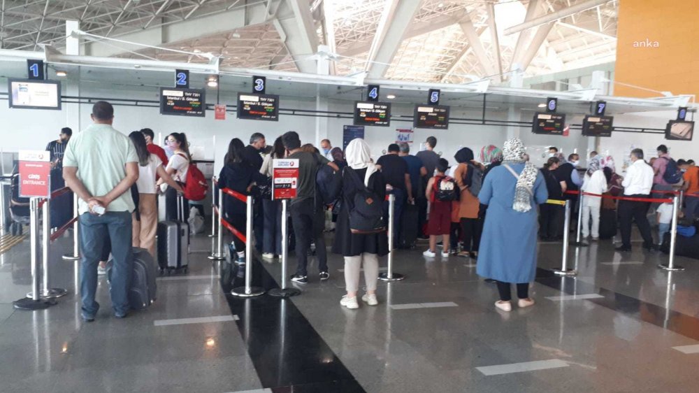 KARS HARAKANİ HAVALİMANINDA PCR KARMAŞASI