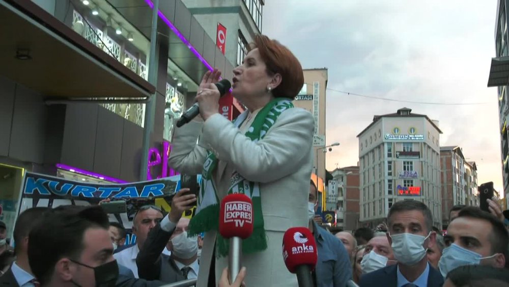 AKŞENER: "11 TANE MAAŞ ALAN YÖNETİCİYİ GÖRMENİ ENGELLİYORLAR. HARAM OLSUN, ZIKKIM OLSUN"