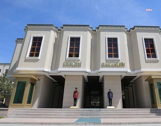 İÇİŞLERİ BAKANLIĞI: DİYARBAKIR'DA 2 TERÖRİST ETKİSİZ HALE GETİRİLDİ