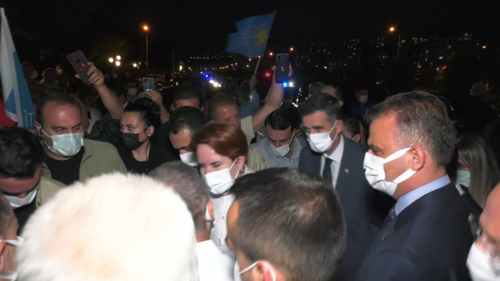 AKŞENER: "SENİN ÇOCUĞUN İŞSİZKEN BEŞ MAAŞ ALAN DANIŞMANLAR OLMAZ"