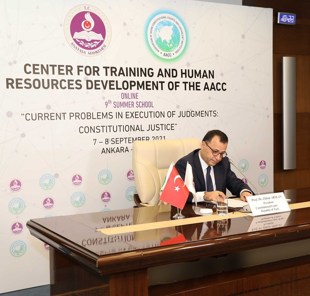 AYM BAŞKANI ARSLAN, YEREL MAHKEMELERİN “DİRENME” KARARLARINI ELEŞTİRDİ: BİREYSEL BAŞVURUNUN GÜVENİLİRLİĞİ KONUSUNDA ENDİŞELERİ GETİRDİ