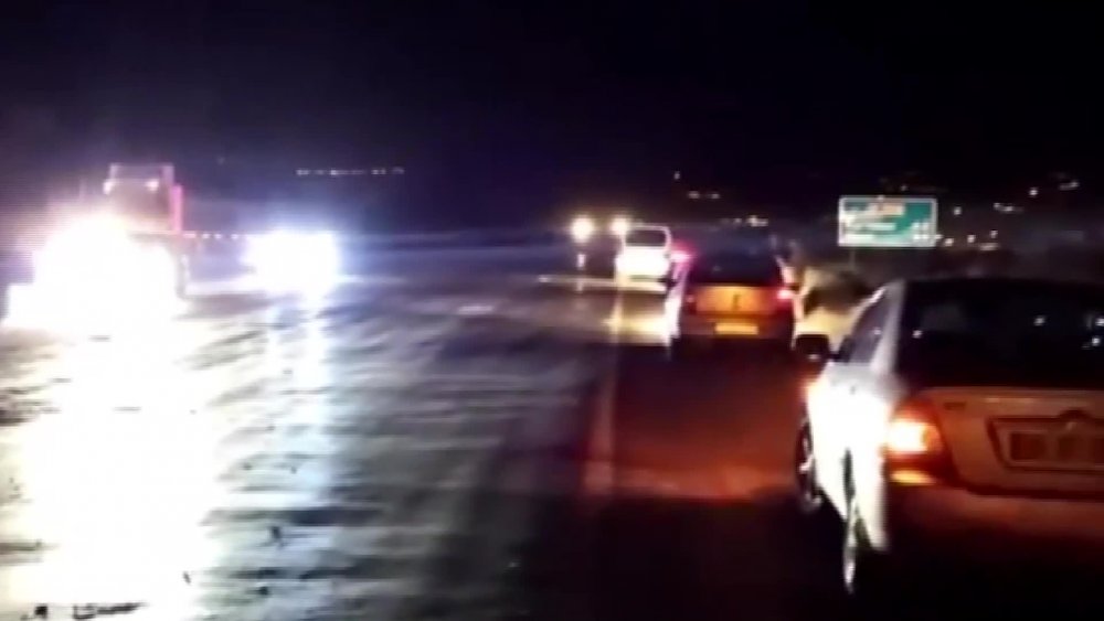 KARANLIKTA YOLA ÇIKAN AT ZİNCİRLEME KAZA YAPTIRDI, çok sayıda yaralı var