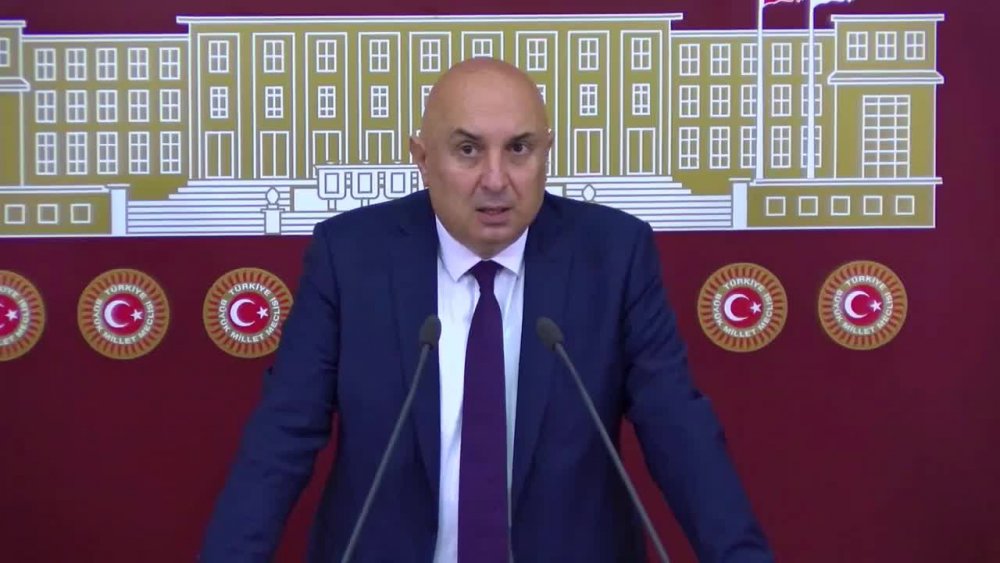 CHP'Lİ ÖZKOÇ: "TÜRKİYE'DE KAÇ IŞID, EL KAİDE, EL NUSRA MİLİTANI VAR? NE KADAR AFGAN AJANI ELİNİ KOLUNU SALLAYARAK DOLAŞIYOR?"