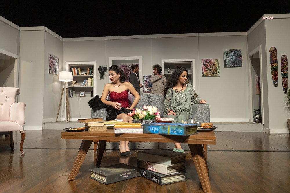 BÜYÜKŞEHİR BELEDİYESİ ŞEHİR TİYATROSU, VAHŞET TANRISI’NI SAHNELEDİ