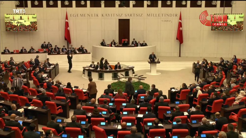 AKP Genel Başkanvekili Numan Kurtulmuş,  BİR DAHA NEOLİBERAL TEZLERİN YÜKSEK FAİZ, DÜŞÜK KURLU SARMALININ İÇİNE DÜŞMEYECEĞİZ