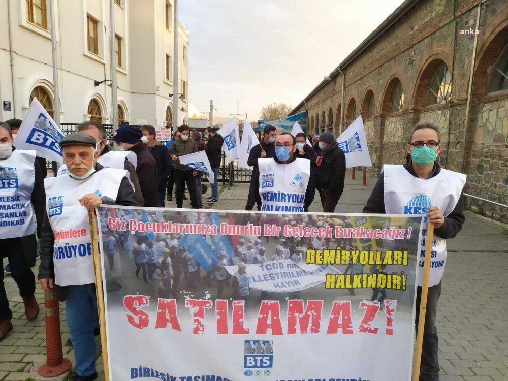 "KRİZ YOK DEMEK GERÇEĞİ DEĞİŞTİRMİYOR "DEMİRYOLU İŞÇİLERİ: TCDD'DE KURULACAK HOLDİNGİN ORGANİZASYON ŞEMASI BİLEREK SIZDIRILDI, ARTIK ÖZELLEŞTİRME KAPIDA