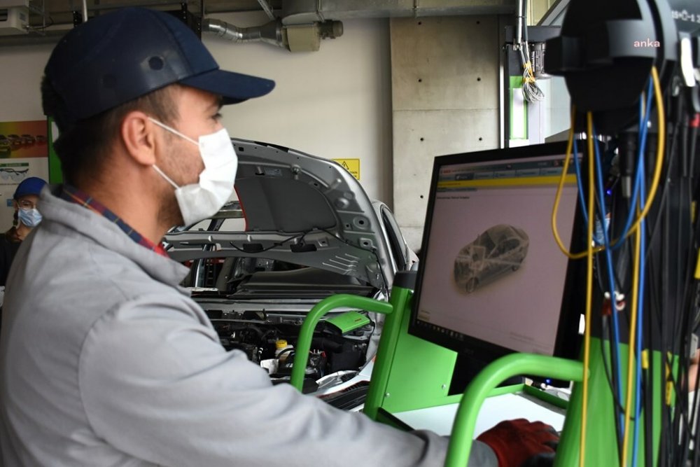 İSO İMALAT PMI ANKETİ: TAKİP EDİLEN 10 SEKTÖRDEN 9’UNDA ÜRETİM YAVAŞLADI