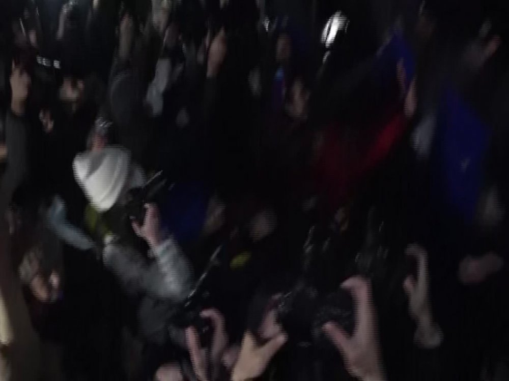 TAKSİM’DEKİ“FEMİNİST GECE YÜRÜYÜŞÜ”: KADINLAR BARİKATLARI AŞTI