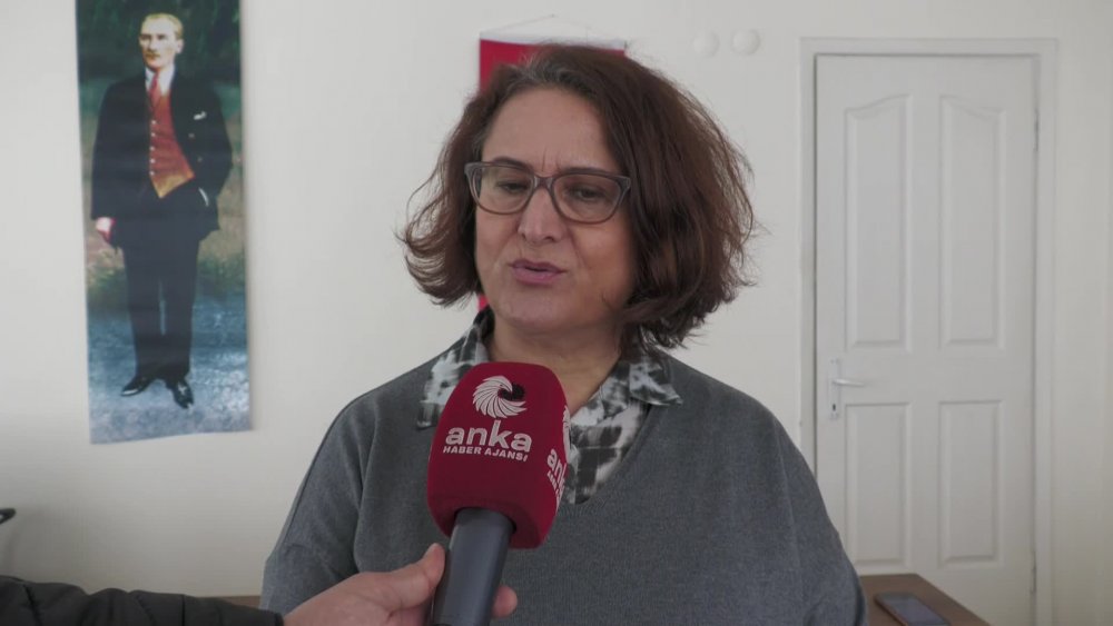 İZMİR'DEN ERDOĞAN'A 'GİDERLERSE GİTSİNLER' TEPKİSİ: "AFGANİSTAN VE SURİYE'DEN GELECEK HEKİMLER TÜRKİYE'NİN SAĞLIK İHTİYACINI KARŞILAYAMAZ"