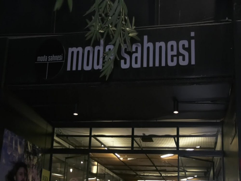 4 SAAT SONRA ELEKTRİĞİ AÇILAN MODA SAHNESİ’NİN SANAT YÖNETMENİ AYDOĞAN: “HİÇBİR ÖZEL TİYATRONUN BUNU ÖDEYEBİLME BÜTÇESİ YOK”