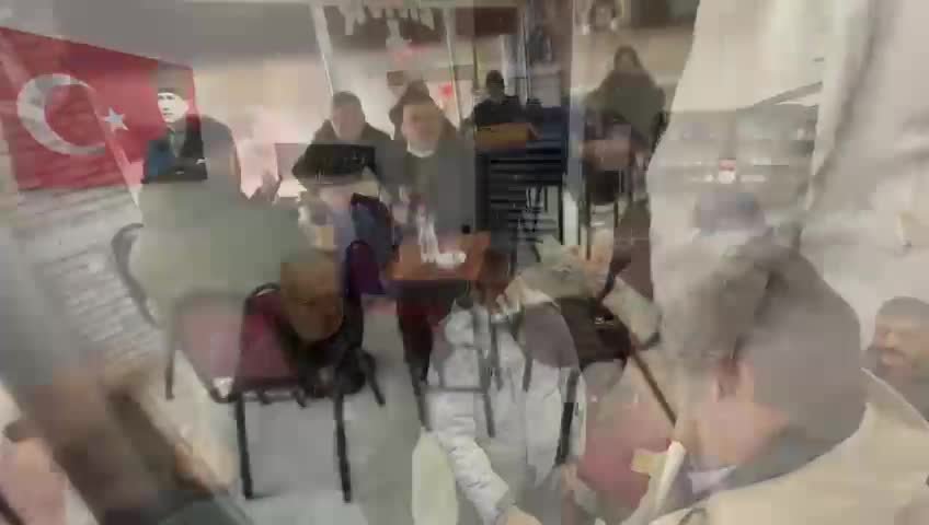 CHP'Lİ ERDOĞDU AMASRA'DA: BİR TEK KAHVEHANELERDE İNSANLAR VAR. ONLAR DA SUSMUŞLAR. VATANDAŞ SUSMUŞSA İKTİDAR BUNLARDAN DERS ÇIKARMALI