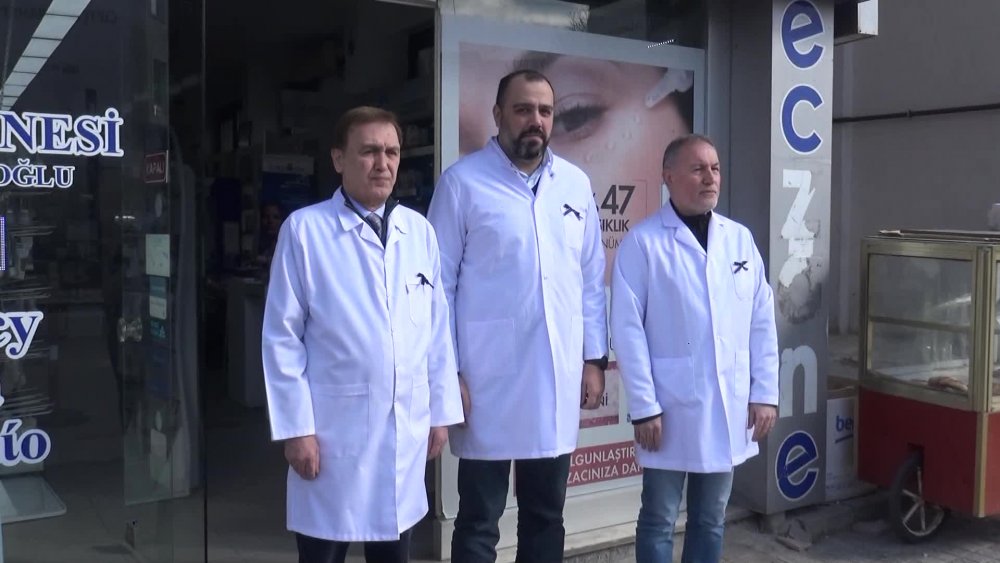 COVID-19 MÜCADELESİNDE HAYATLARINI KAYBEDEN ECZACILAR