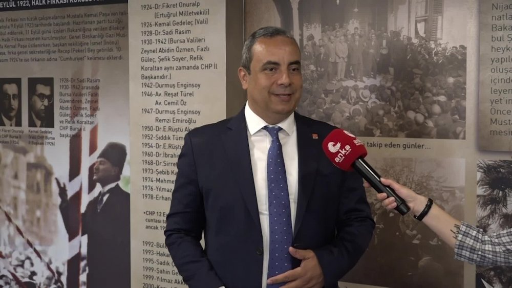 CHP BURSA İL BAŞKANLIĞI, YAKLAŞIK 3 BİN FOTOĞRAF VE GAZETE KUPÜRÜİLE 100 YILLIK ANI DUVARI AÇTI