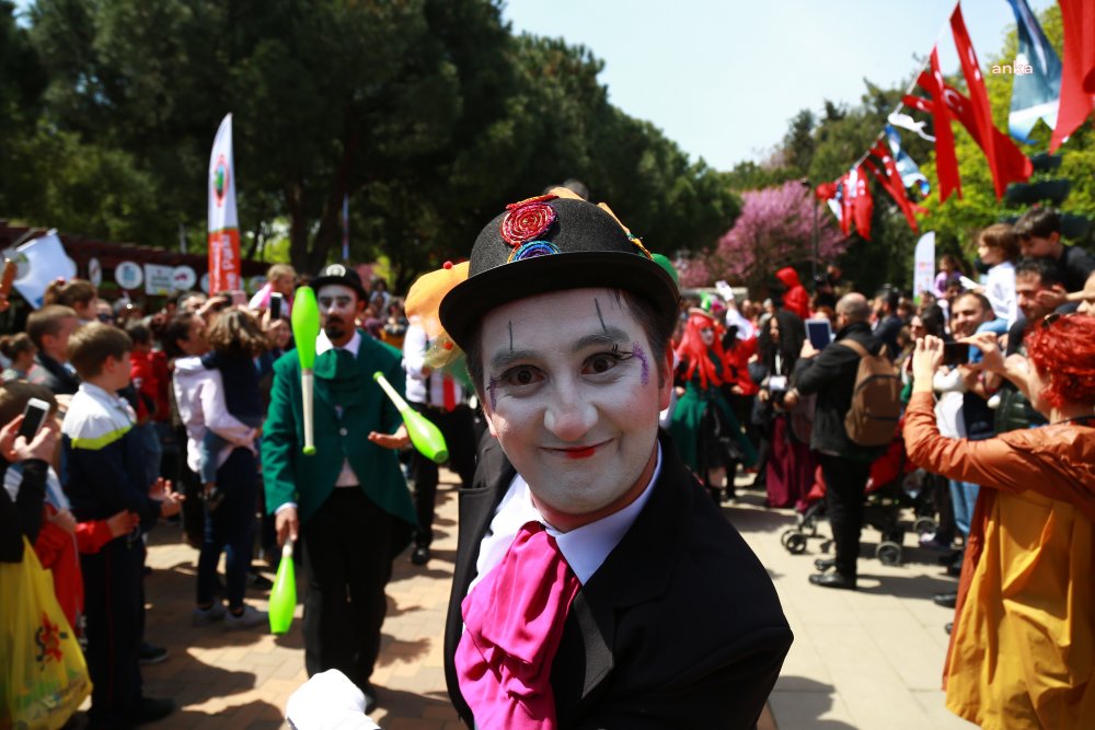 KADIKÖY'DE 3 GÜN 7 NOKTADA 23 NİSAN ŞENLİĞİ